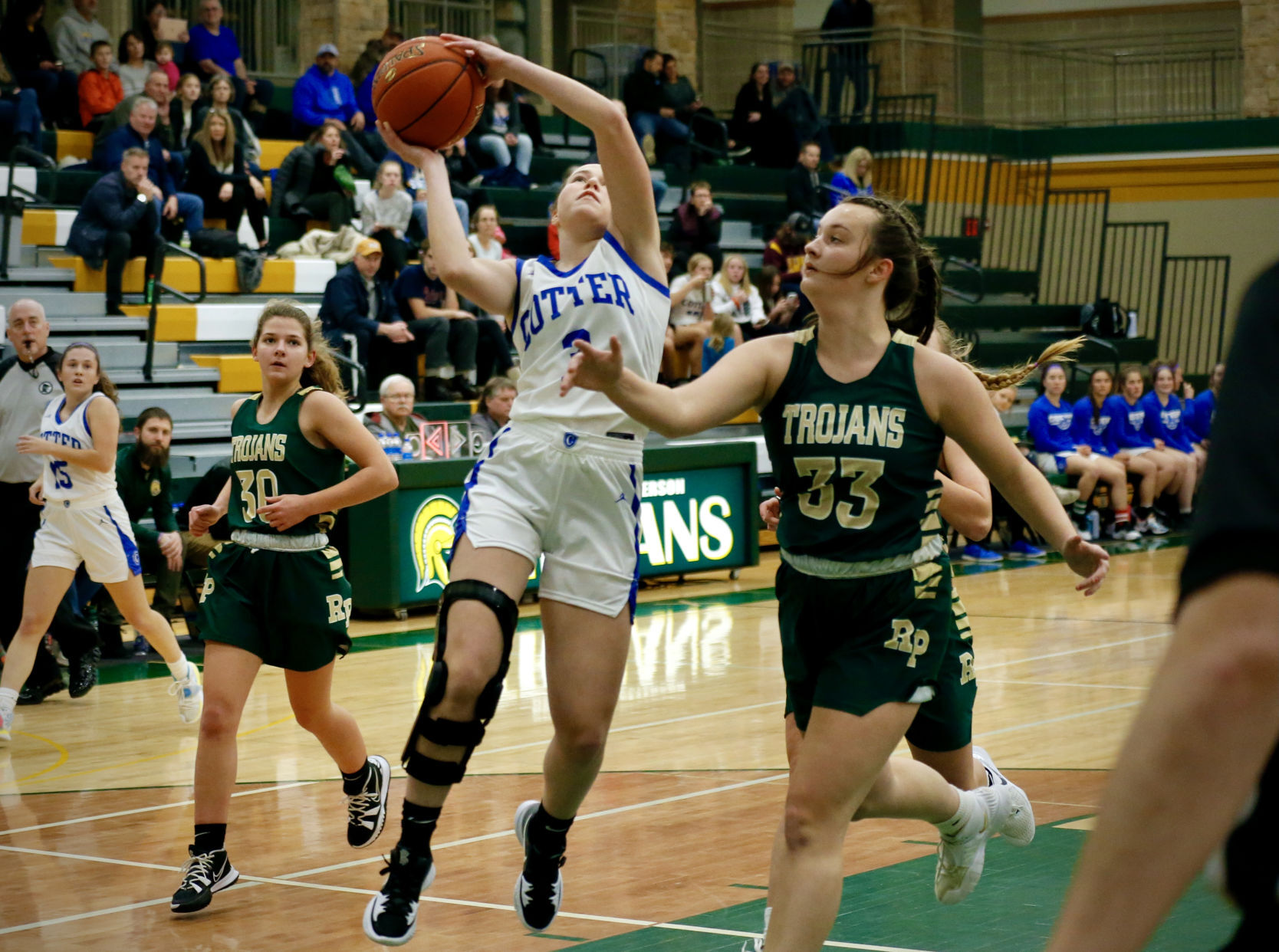 Sera Speltz goes up for a layup